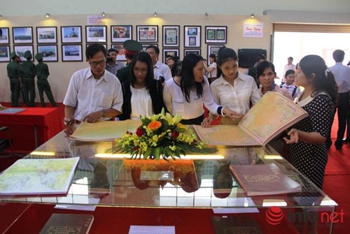 Triển lãm bản đồ và trưng bày tư liệu về Hoàng Sa, Trường Sa của Việt Nam tại Gia Lai - ảnh 1